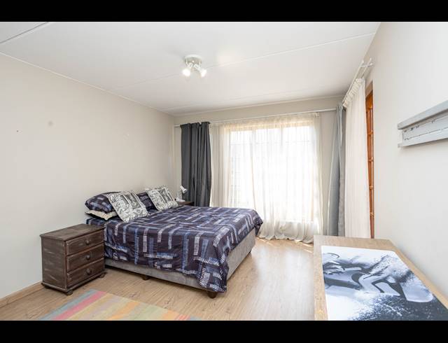 2 BEDROOM APARTMENT RENTED IN HYDE PARK